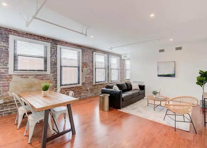 Sophisticated Apartment Downtown