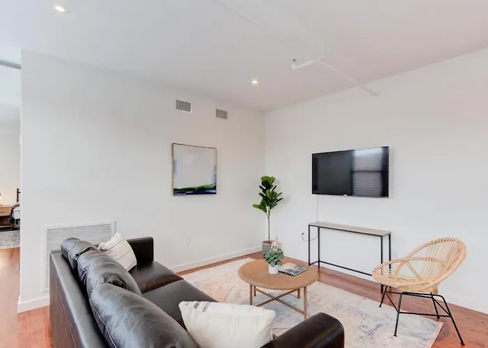 Sophisticated Apartment Downtown